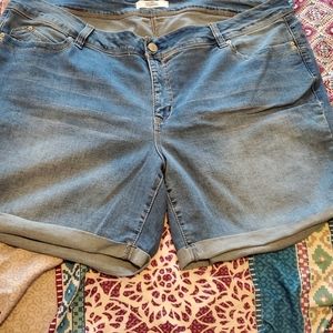 NWOT. Royalty denim shorts 22w